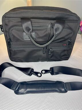 TUMI Alpha 26120DH Small Screen Expandable Brief | Black